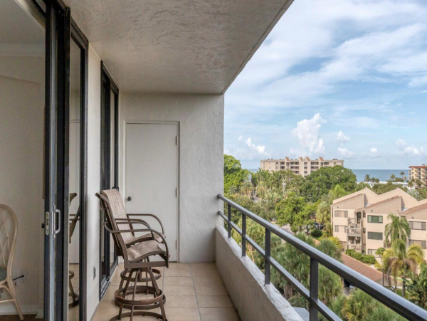 Sixth floor Condo with views of Northern Siesta Key and the Gulf